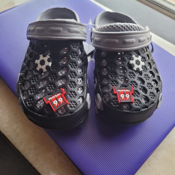 Boy slides - Picture 1 of 3